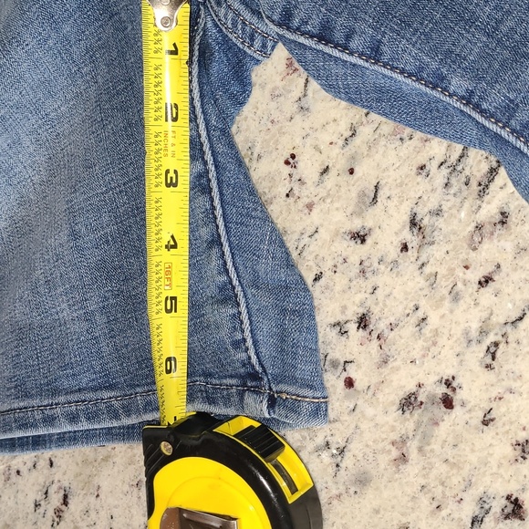 Levi's Blue Jean Denim Classic Shorts Mid Length 6.5" inseam Women's Size 28 EUC - Picture 11 of 11